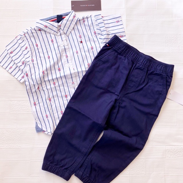 TOMMY HILFIGER(トミーヒルフィガー)の18m85cm 半袖シャツ　パンツ　セット　トミーヒルフィガー キッズ/ベビー/マタニティのベビー服(~85cm)(Ｔシャツ)の商品写真