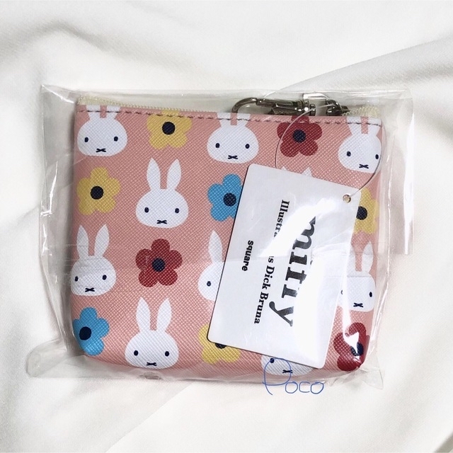 miffy(ミッフィー)の.【SALE】ミッフィー  小さめ　プチ　ポーチ　総柄　うさこちゃん レディースのファッション小物(ポーチ)の商品写真