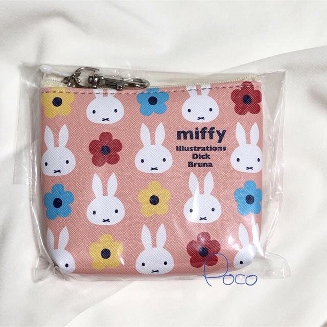 miffy(ミッフィー)の.【SALE】ミッフィー  小さめ　プチ　ポーチ　総柄　うさこちゃん レディースのファッション小物(ポーチ)の商品写真