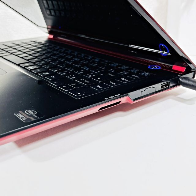 富士通(フジツウ)のM24【爆速SSD256GB】Windows11✨WEBカメラ✨モバイルPC スマホ/家電/カメラのPC/タブレット(ノートPC)の商品写真