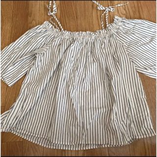 エイチアンドエム(H&M)のオフショルダー　トップス　H&M  Mサイズ(シャツ/ブラウス(半袖/袖なし))