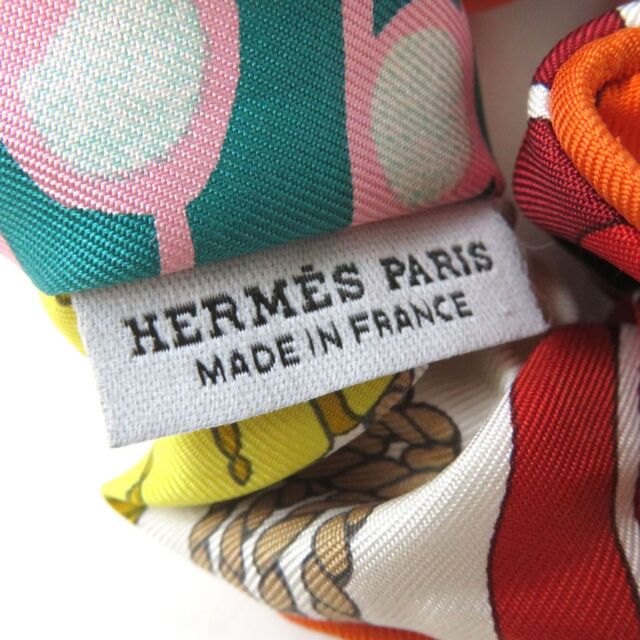 Hermes(エルメス)の未使用品◎正規品 フランス製 HERMES エルメス クラウディア シルク100％ シュシュ ヘアアクセサリー マルチ 総柄 箱・タグ付き 21年購入 レディースのヘアアクセサリー(ヘアゴム/シュシュ)の商品写真
