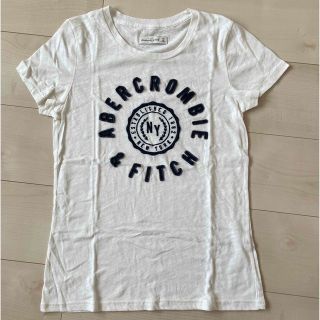 アバクロンビーアンドフィッチ(Abercrombie&Fitch)のアバクロ　ホワイト　ロゴ　tシャツ(Tシャツ(半袖/袖なし))