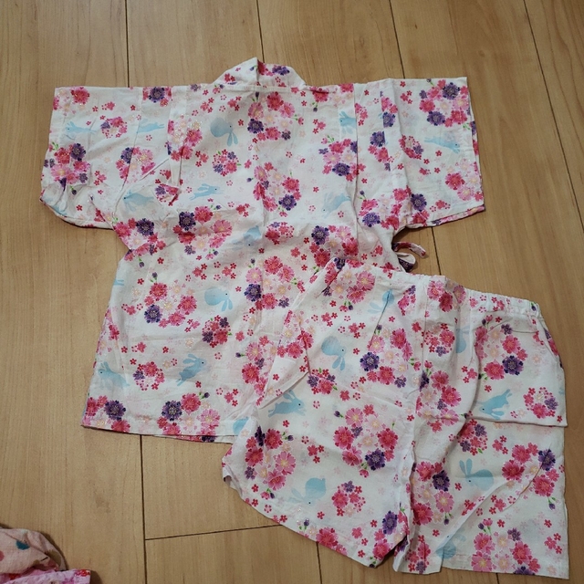 西松屋(ニシマツヤ)の甚平　浴衣 キッズ/ベビー/マタニティのキッズ服女の子用(90cm~)(甚平/浴衣)の商品写真