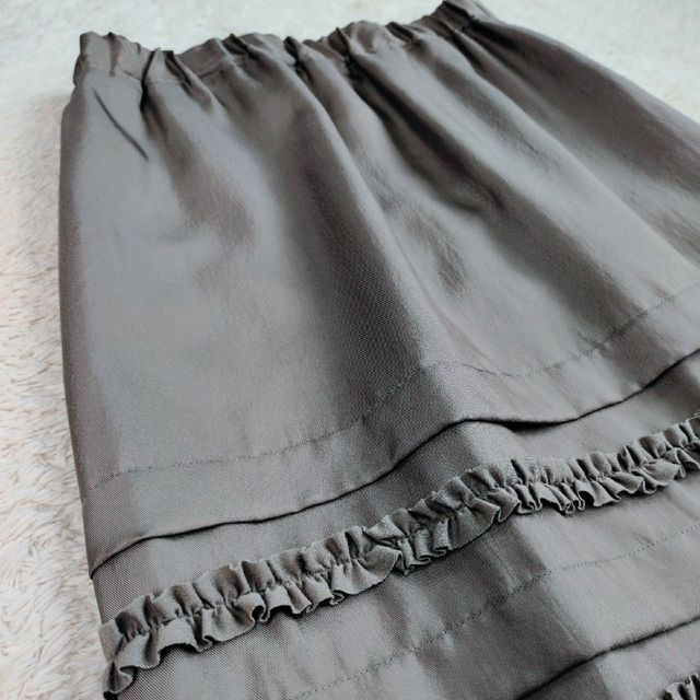 【日本製】アルキャトル☆くすみゴールドのティアードスカート M 高級感 上品 レディースのスカート(ひざ丈スカート)の商品写真
