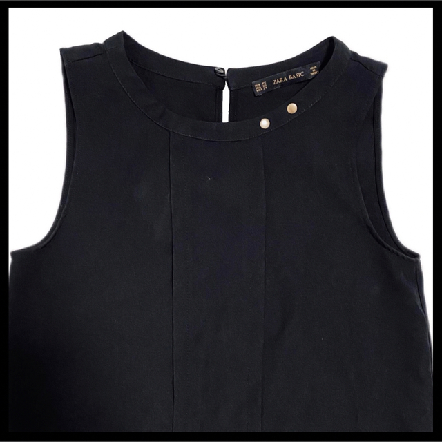 ZARA(ザラ)のZARA ゴールドボタン 袖無し トップス カットソー シャツブラウスBlack レディースのトップス(シャツ/ブラウス(半袖/袖なし))の商品写真