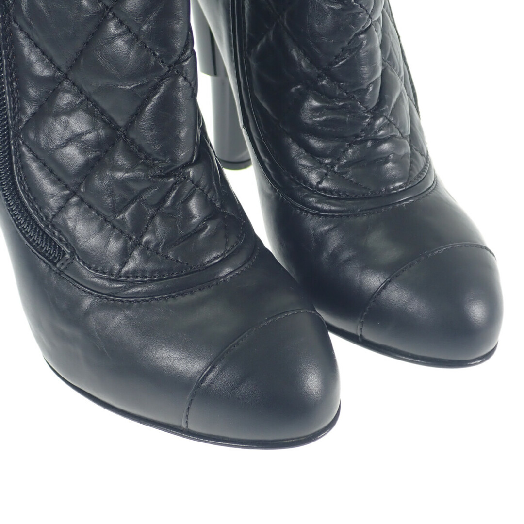 【中古】【Aランク】CHANEL シャネル マトラッセ ブーツ シューズ レザー ブラック シルバー金具 サイズ36.5(日本サイズ約23.5cm)【ISEYA】 レディースの靴/シューズ(ブーティ)の商品写真