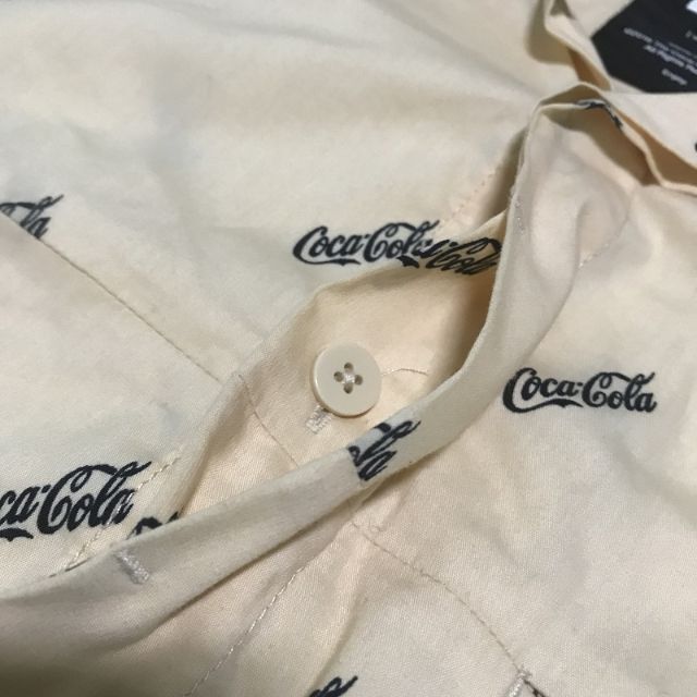 コカ・コーラ(コカコーラ)の米国直輸入 BEEN TRILL×コカコーラ コラボアイテム アロハシャツ 総柄 メンズのトップス(シャツ)の商品写真
