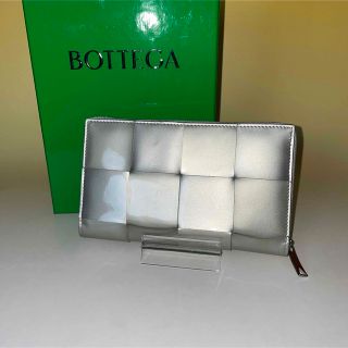 Bottega Veneta 美品 財布 パテントレザー マキシイントレチャート