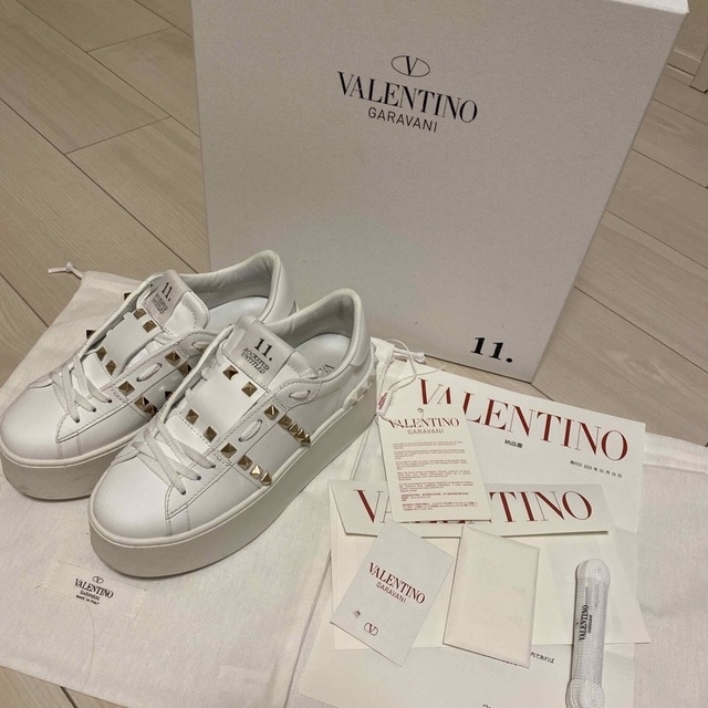 VALENTINO - VALENTINO 厚底ロックスタッズスニーカーの通販 by りー