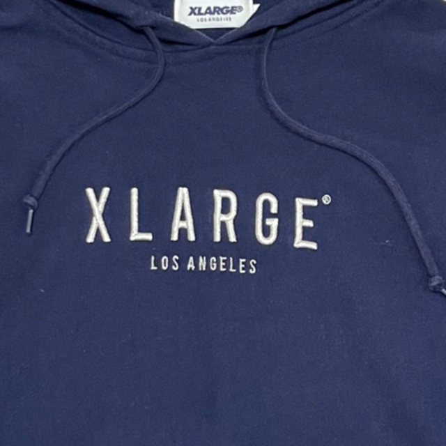 XLARGE(エクストララージ)のX-large スウェットパーカー フーディー Sサイズ　センターロゴ　刺繍 メンズのトップス(パーカー)の商品写真