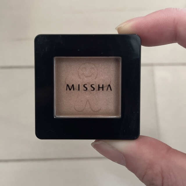 MISSHA(ミシャ)の【新品未使用】MISSHA ミシャ ベージュアイシャドウ ラメ付き コスメ/美容のベースメイク/化粧品(アイシャドウ)の商品写真