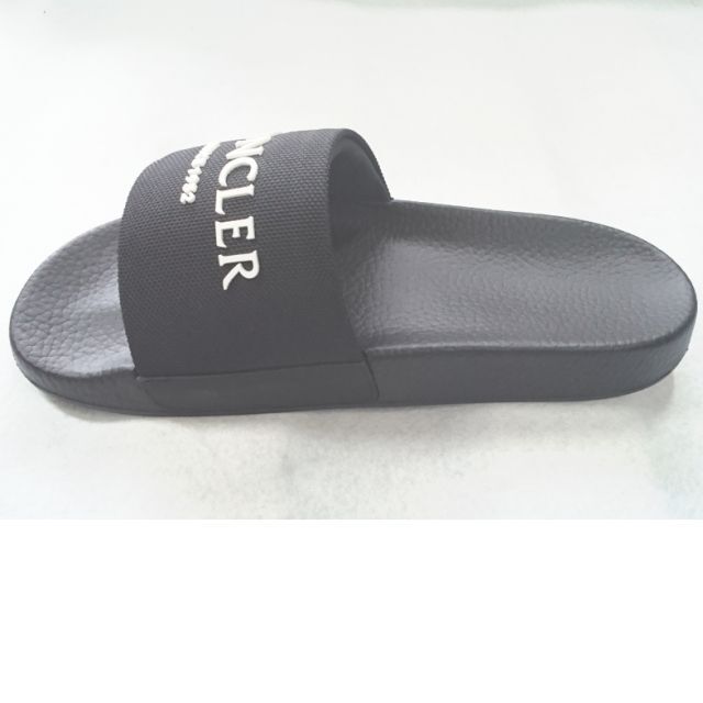 MONCLER(モンクレール)の●新品/正規品● MONCLER Basile X Sliders サンダル メンズの靴/シューズ(サンダル)の商品写真