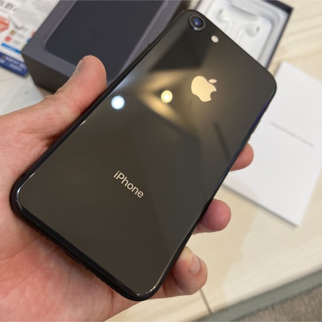 iPhone(アイフォーン)のiPhone 8 Space Gray 64 GB SIMフリー スマホ/家電/カメラのスマートフォン/携帯電話(スマートフォン本体)の商品写真