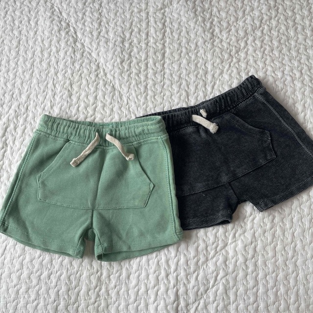 ZARA KIDS(ザラキッズ)のZARAベビー 半ズボン 色違い２着セット キッズ/ベビー/マタニティのベビー服(~85cm)(パンツ)の商品写真