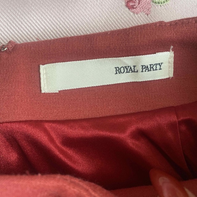 ROYAL PARTY(ロイヤルパーティー)の美品　ROYALパーティ　リボン　巻スカート風 レディースのスカート(ひざ丈スカート)の商品写真
