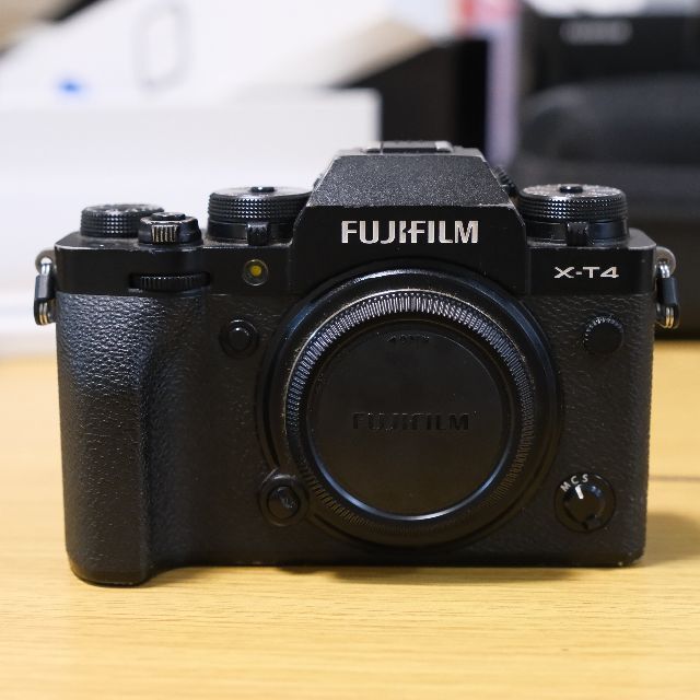 富士フイルム(フジフイルム)のFUJIFILM X-T4 ミラーレス一眼 ブラック スマホ/家電/カメラのカメラ(ミラーレス一眼)の商品写真