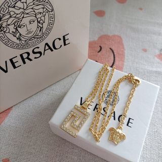 ヴェルサーチ ネックレスの通販 39点 | VERSACEのレディースを買うなら