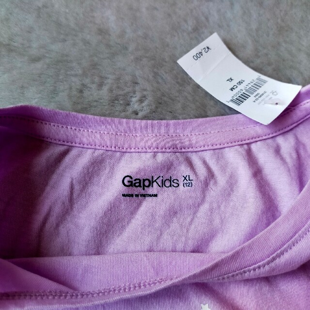 GAP Kids(ギャップキッズ)の新品タグ付☆GapKids　半袖Tシャツ　可愛い　星柄　パープル　150 キッズ/ベビー/マタニティのキッズ服女の子用(90cm~)(Tシャツ/カットソー)の商品写真