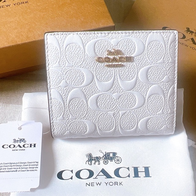 新品未使用★COACH折り財布 シグネチャー エンボス ホワイト