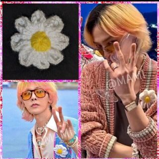 ビッグバン(BIGBANG)の🌼デイジー 編み編み コサージュ ブローチ バッジ🌼G-DRAGON ジヨン(ブローチ/コサージュ)