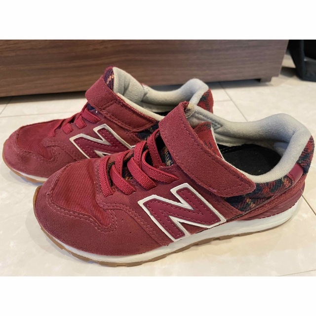 New Balance(ニューバランス)のニューバランス　子供靴　17.5cm スニーカー　運動靴　チェック柄 キッズ/ベビー/マタニティのキッズ靴/シューズ(15cm~)(スニーカー)の商品写真