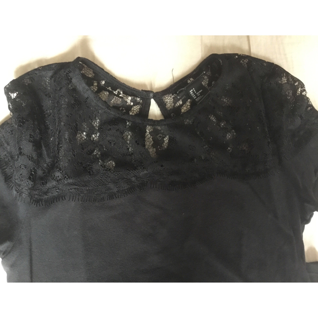 H&M(エイチアンドエム)の黒　ブラウス レディースのトップス(カットソー(半袖/袖なし))の商品写真