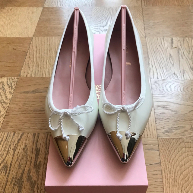 新品】プリティバレリーナLENAレナ白フラットポインテッドシューズ