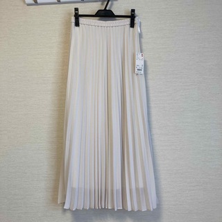ユニクロ(UNIQLO)の新品　ユニクロ　シフォンプリーツスカート　オフホワイト　Sサイズ(ロングスカート)