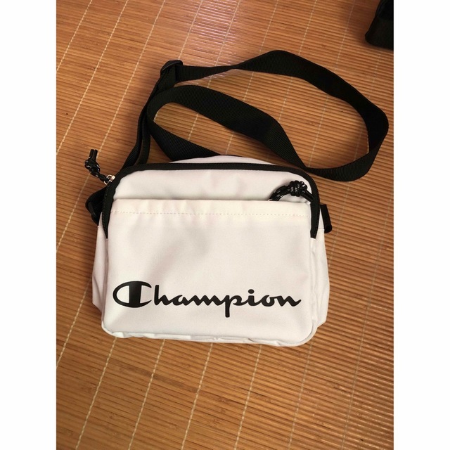 Champion(チャンピオン)のぼくちゃん様専用　チャンピオン　ショルダーバッグ レディースのバッグ(ショルダーバッグ)の商品写真