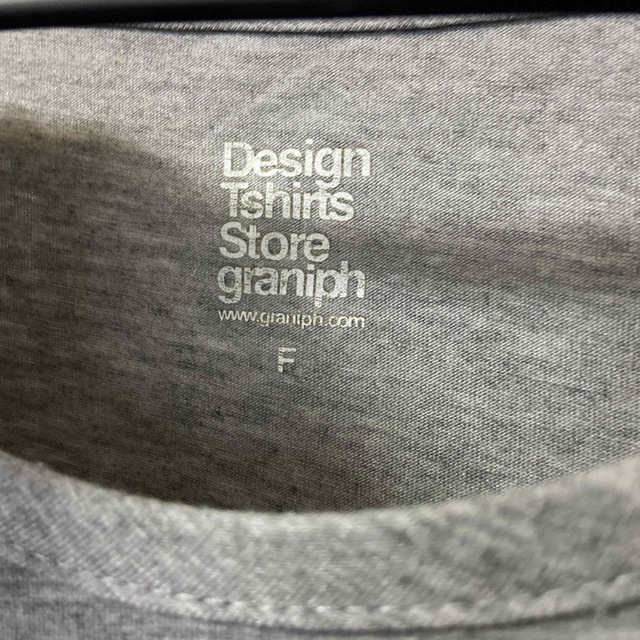 Design Tshirts Store graniph(グラニフ)のグラニフ　グレー　Tシャツ レディースのトップス(Tシャツ(半袖/袖なし))の商品写真