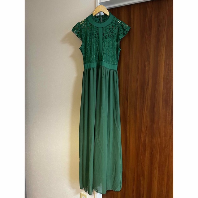 新品未使用　グリーン　ロングドレス　ワンピース レディースのワンピース(ロングワンピース/マキシワンピース)の商品写真