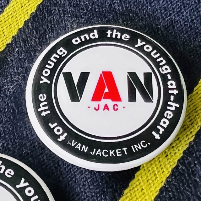 VAN Jacket(ヴァンヂャケット)の人気の丸VANスチール製、缶バッジ32mm一般非売品モノ メンズのアクセサリー(その他)の商品写真