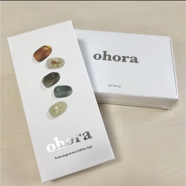 ohora(オホーラ)の新品未使用　ohora ジェルネイルシール・ジェルランプセット コスメ/美容のネイル(カラージェル)の商品写真