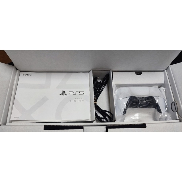 PlayStation(プレイステーション)のPS5 本体 PlayStation5 CFI-1200A01 エンタメ/ホビーのゲームソフト/ゲーム機本体(家庭用ゲーム機本体)の商品写真
