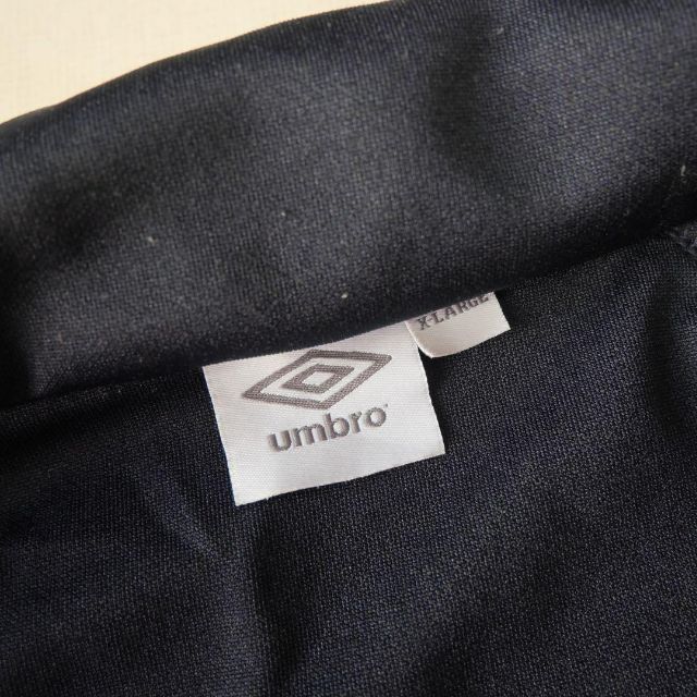 UMBRO(アンブロ)のUMBRO アンブロ ネイビー ジャージ ワンポイント バックプリント メンズのトップス(ジャージ)の商品写真