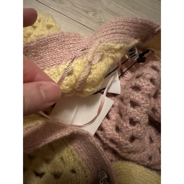 ZARA - 新品タグ 未着 ザラ KNIT CARDIGAN WITH GEM BUTTONの ZARA - 新品タグ 未着 ザラ KNIT CARDIGAN WITH GEM BUTTONの
