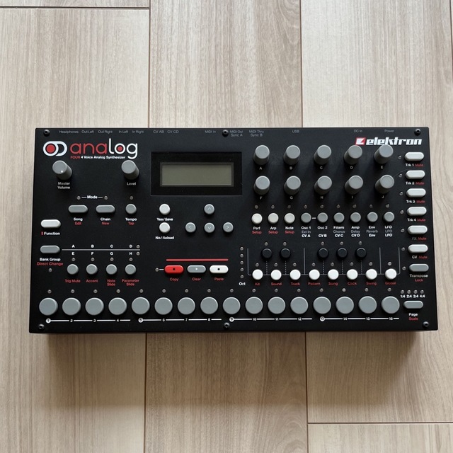 Elektron Analog Fourシンセサイザー