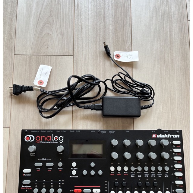 Elektron Analog Fourシンセサイザー 楽器の鍵盤楽器(キーボード/シンセサイザー)の商品写真