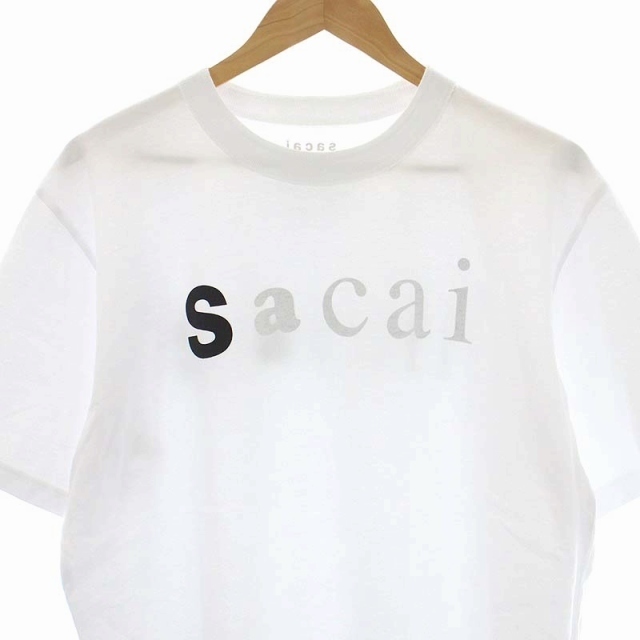 sacai(サカイ)のサカイ 22SS ロゴプリントTシャツ カットソー 半袖 5 白 黒 メンズのトップス(Tシャツ/カットソー(半袖/袖なし))の商品写真