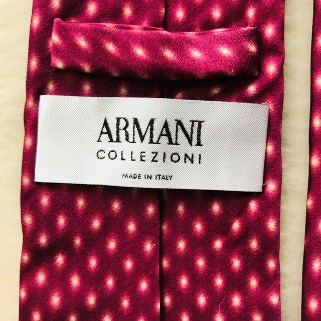 ARMANI COLLEZIONI(アルマーニ コレツィオーニ)の大特価！アルマーニ コレツォーニ ネクタイ シルク ピンク　イタリア製 メンズのファッション小物(ネクタイ)の商品写真