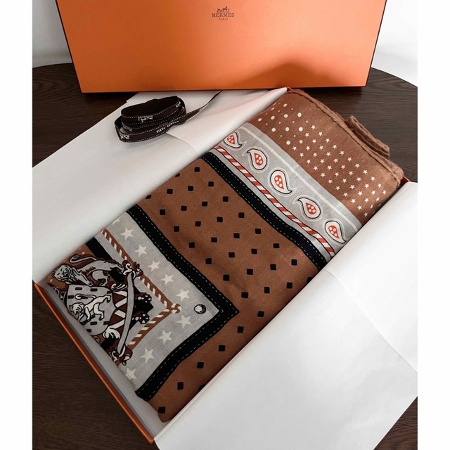 Hermes(エルメス)の美品　5回ほど使用　エルメス　カシシル　バンダナ　140 2022aw レディースのファッション小物(ストール/パシュミナ)の商品写真