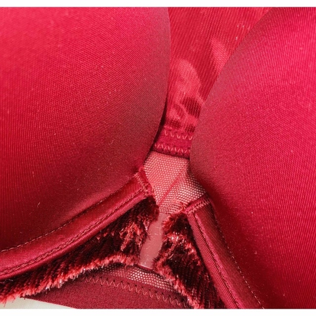 Victoria's Secret(ヴィクトリアズシークレット)の新品未使用　Victoria’s Secret プッシュアップブラジャー レディースの下着/アンダーウェア(ブラ)の商品写真