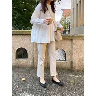 ユニクロ(UNIQLO)のUNIQLO ユニクロ ストレートテーパードパンツ アイボリー 内ゴム(クロップドパンツ)