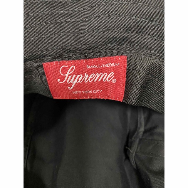 Supreme(シュプリーム)のSupreme Lasered Twill Crusher メンズの帽子(ハット)の商品写真