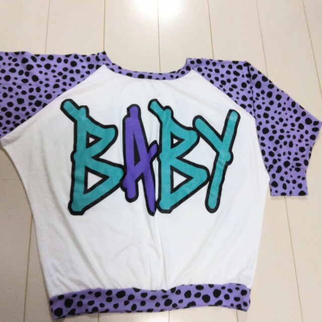 baby shoop(ベイビーシュープ)のBaby shoop ビッグ　ロゴ　Tｼｬﾂ　ダルメシアン柄　ドルマン レディースのトップス(Tシャツ(長袖/七分))の商品写真