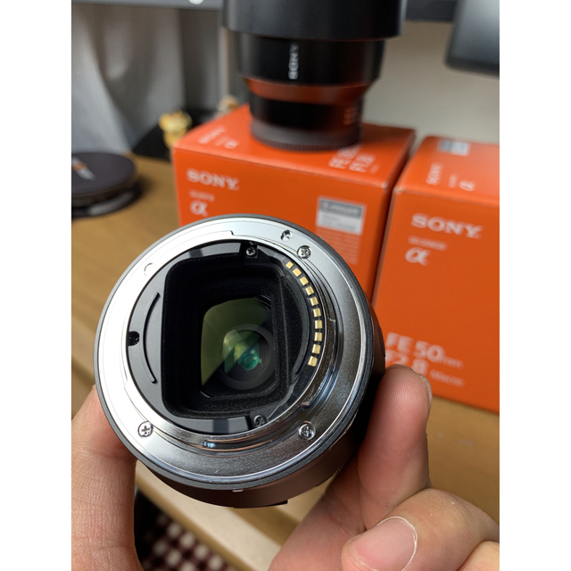 SONY(ソニー)のsony FE 85mm f1.8 + 50mm f2.8 macro スマホ/家電/カメラのカメラ(レンズ(単焦点))の商品写真