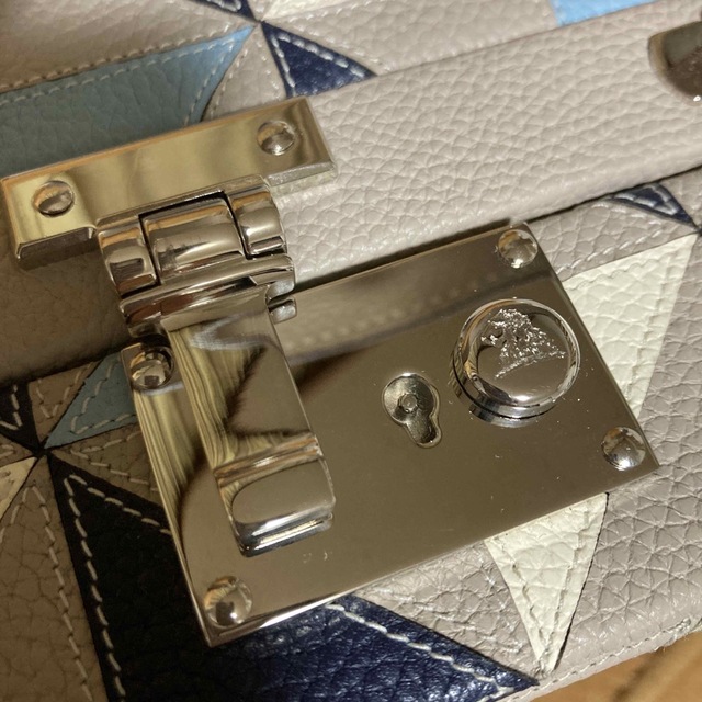 マーククロス　ミニトランク【新品】 レディースのバッグ(ショルダーバッグ)の商品写真