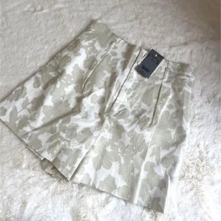 アパートバイローリーズ(apart by lowrys)のアパートバイローリーズ　ショートパンツ　ベージュ　花柄　未使用♡(ショートパンツ)