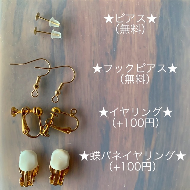 再販☆カボションフラワー(ホワイト)キラキラウェーブ〜☆ピアス ...
